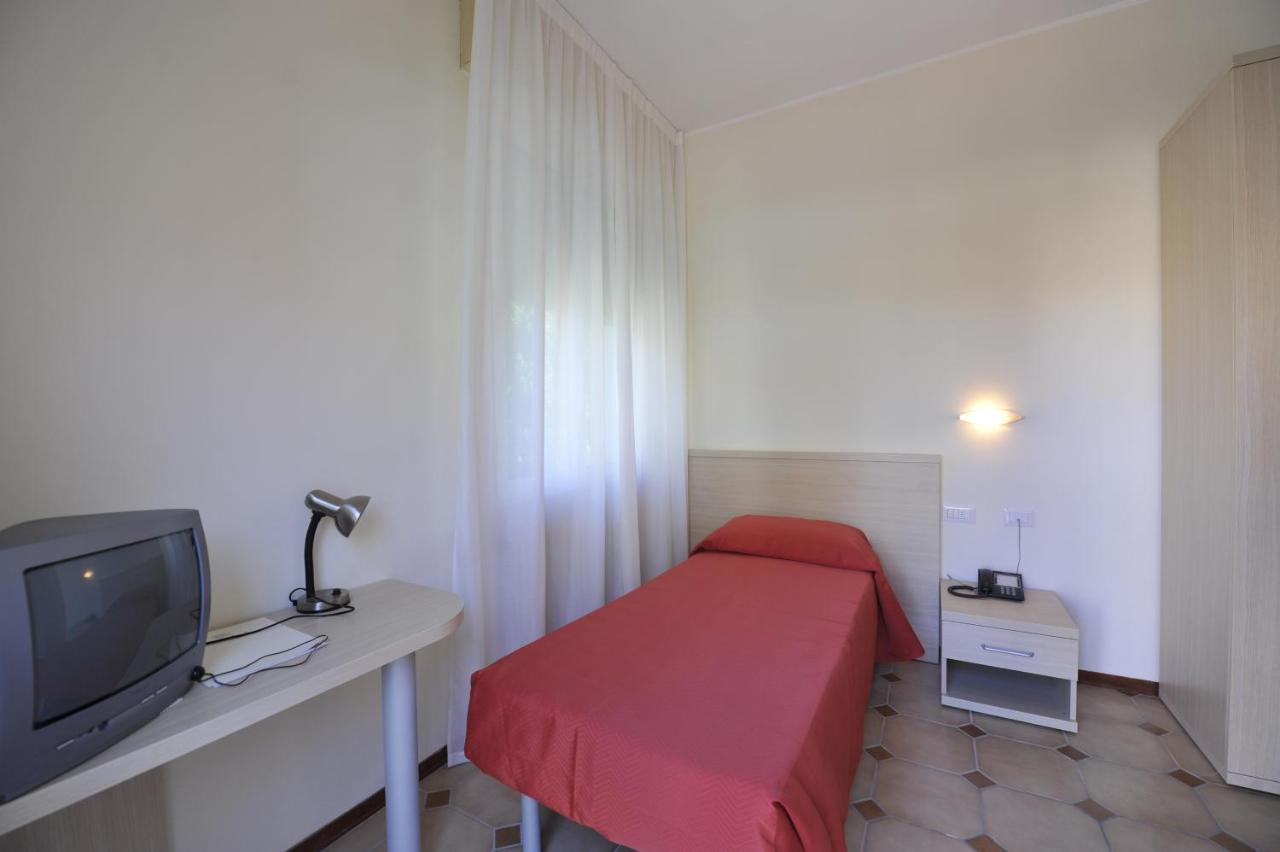 Hotel Villa San Giuseppe San Bartolomeo Al Mare Phòng bức ảnh