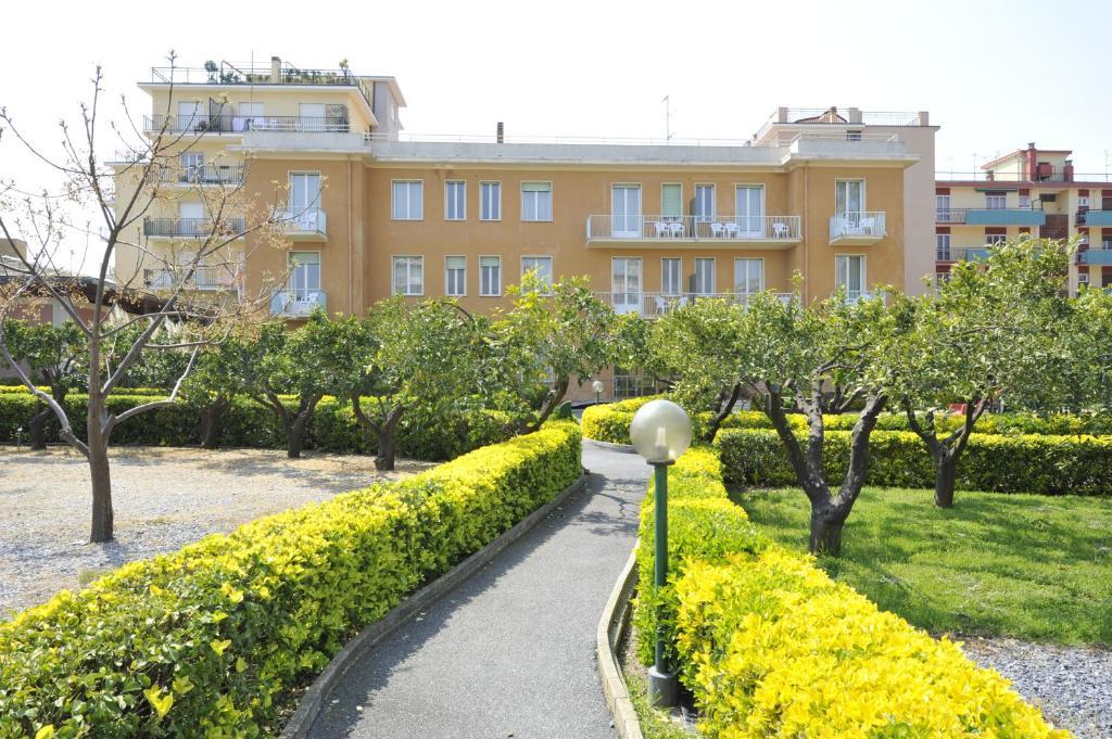 Hotel Villa San Giuseppe San Bartolomeo Al Mare Ngoại thất bức ảnh