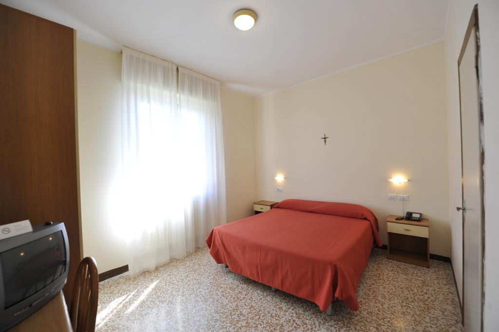 Hotel Villa San Giuseppe San Bartolomeo Al Mare Ngoại thất bức ảnh